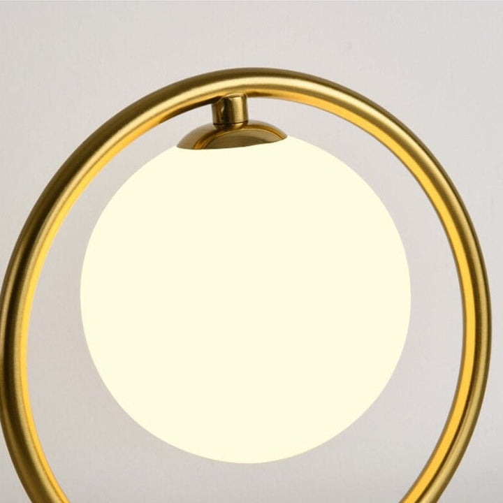 Gull Metall Ball Nattbordlampe - USB Oppladbar Design | Luvikno