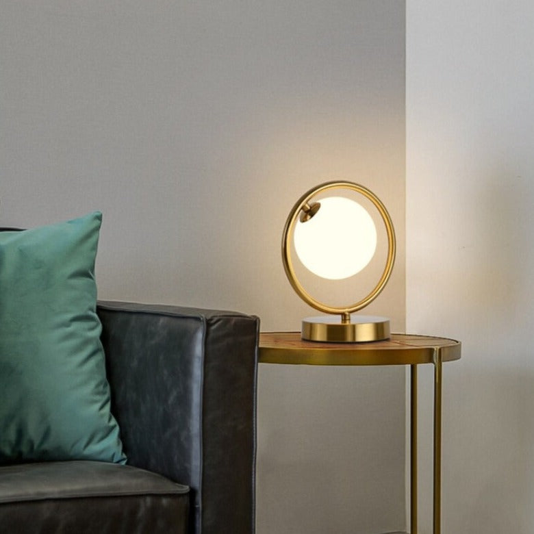 Gull Metall Ball Nattbordlampe - USB Oppladbar Design | Luvikno