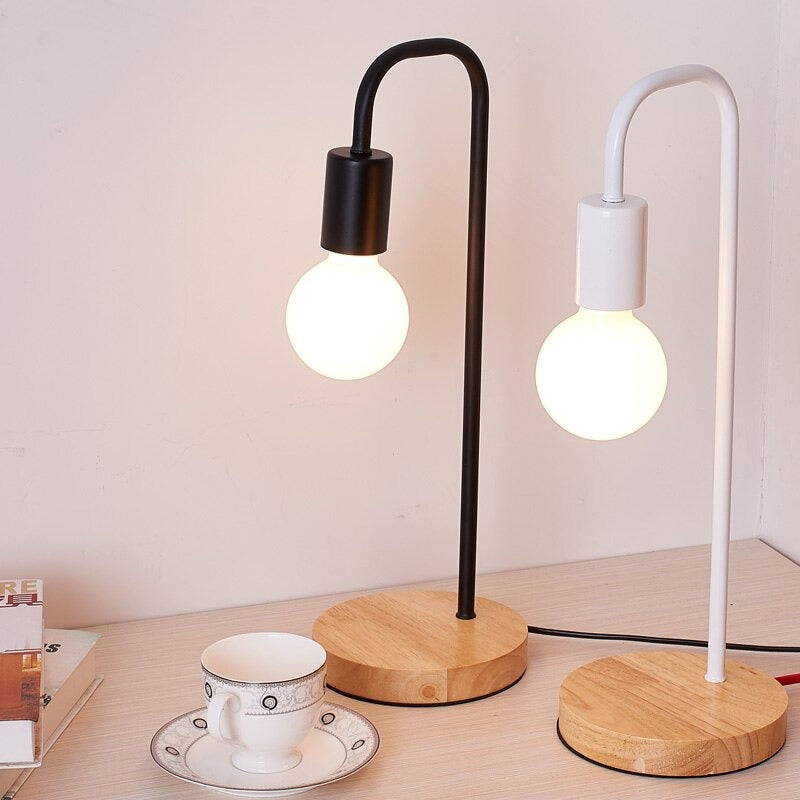 Edison Industriell Nattlampe med Trebase og Metallkropp | Luvikno