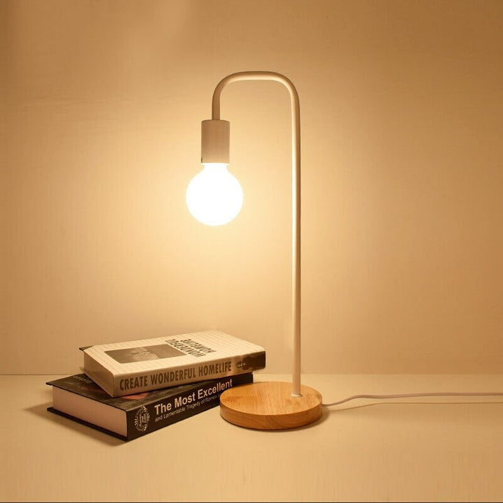 Edison Industriell Nattlampe med Trebase og Metallkropp | Luvikno