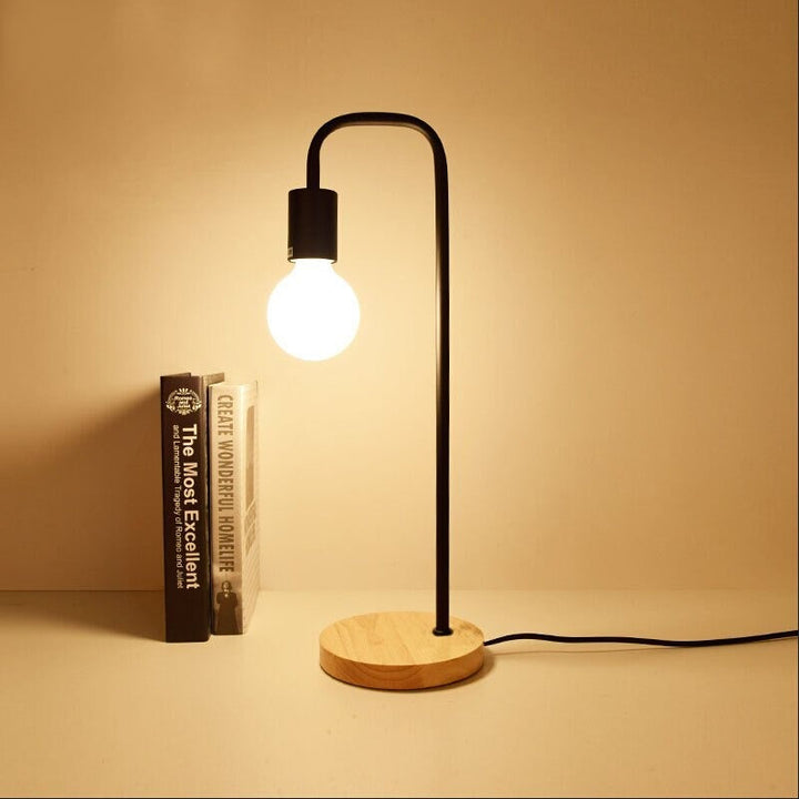 Edison Industriell Nattlampe med Trebase og Metallkropp | Luvikno