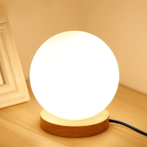 Rund LED Nattbordlampe med Frostet Glasskjerm og Trebase | Luvikno