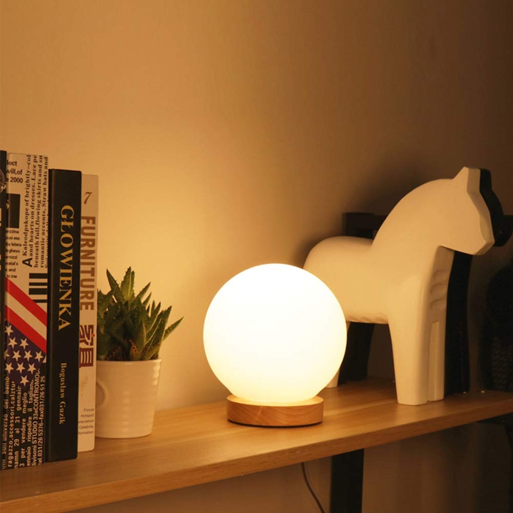 Rund LED Nattbordlampe med Frostet Glasskjerm og Trebase | Luvikno