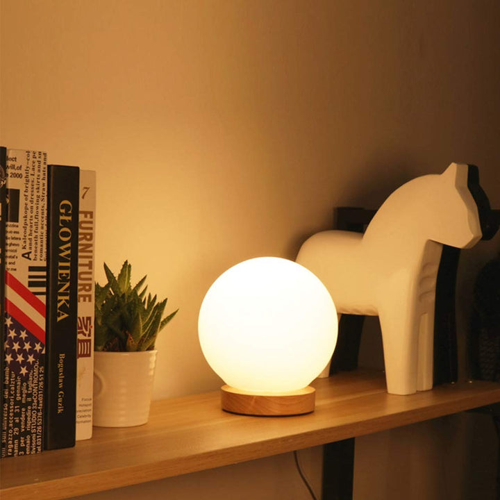 Rund LED Nattbordlampe med Frostet Glasskjerm og Trebase | Luvikno