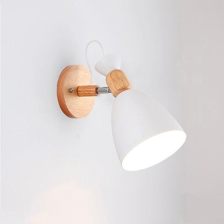 Skandinavisk Tre Vegglampe med Metallskjerm | Luvikno