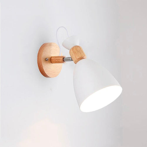 Skandinavisk Tre Vegglampe med Metallskjerm | Luvikno