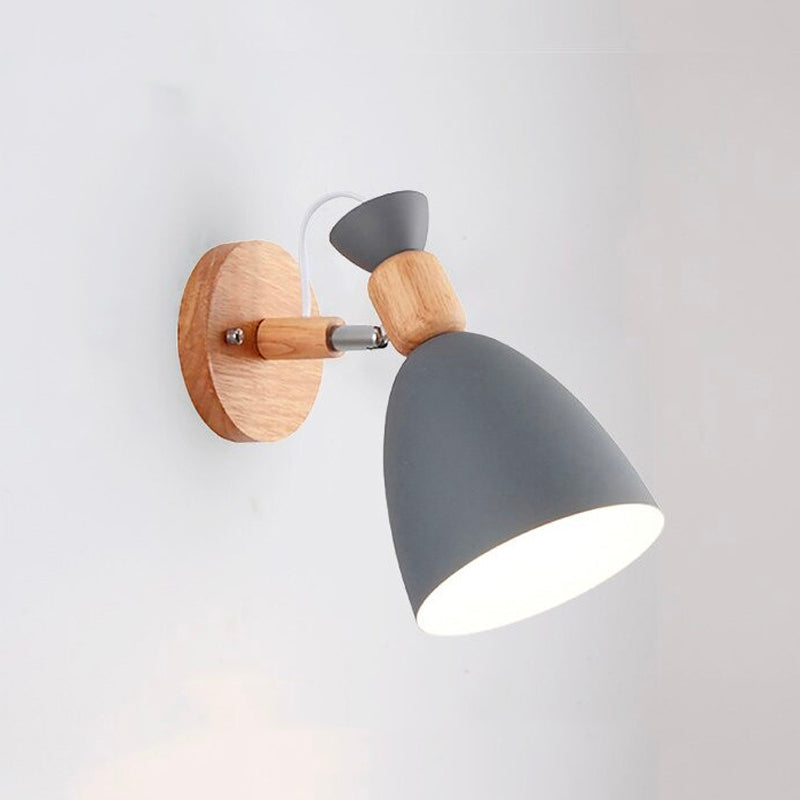 Skandinavisk Tre Vegglampe med Metallskjerm | Luvikno