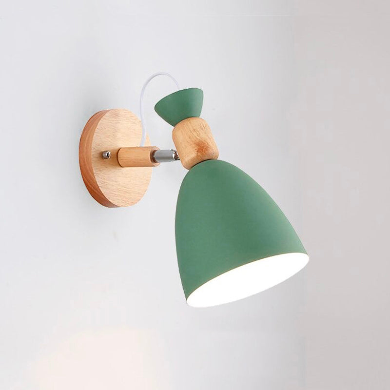 Skandinavisk Tre Vegglampe med Metallskjerm | Luvikno