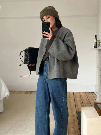 Luvik | Lyhyt nappikiinnitteinen taskujakku