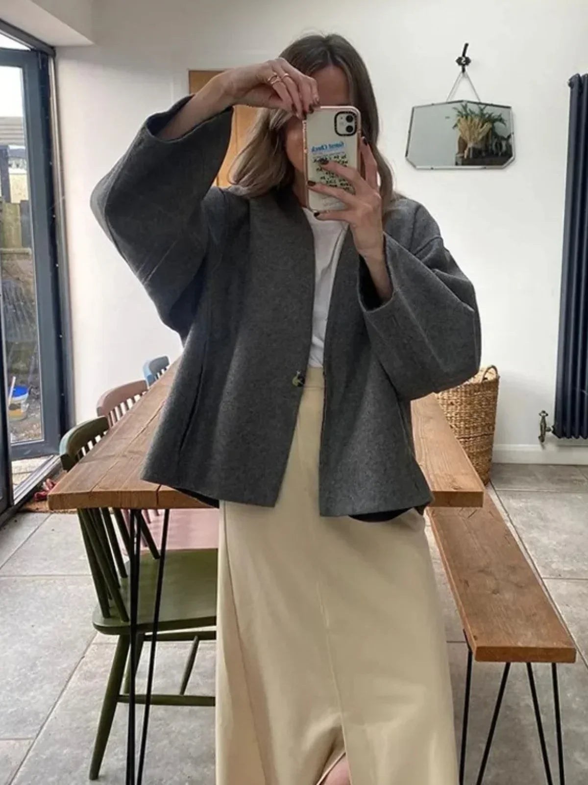 Luvik | Lyhyt nappikiinnitteinen taskujakku