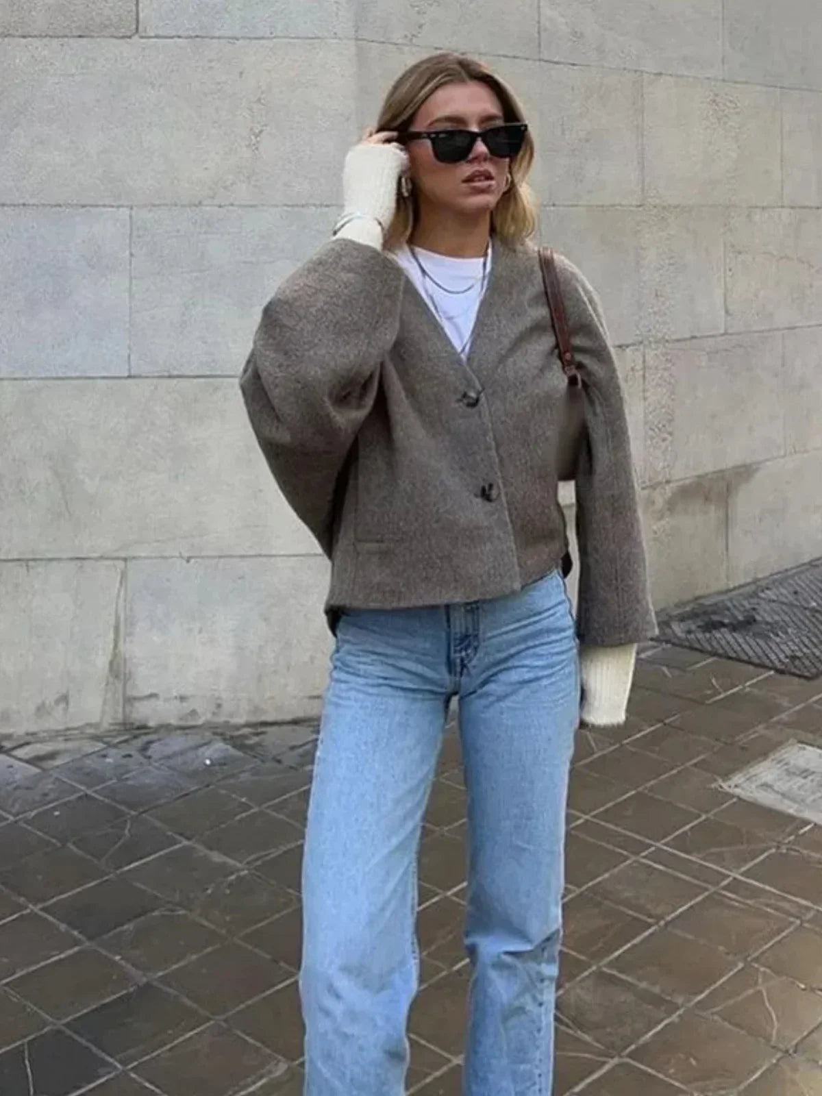 Luvik | Lyhyt nappikiinnitteinen taskujakku