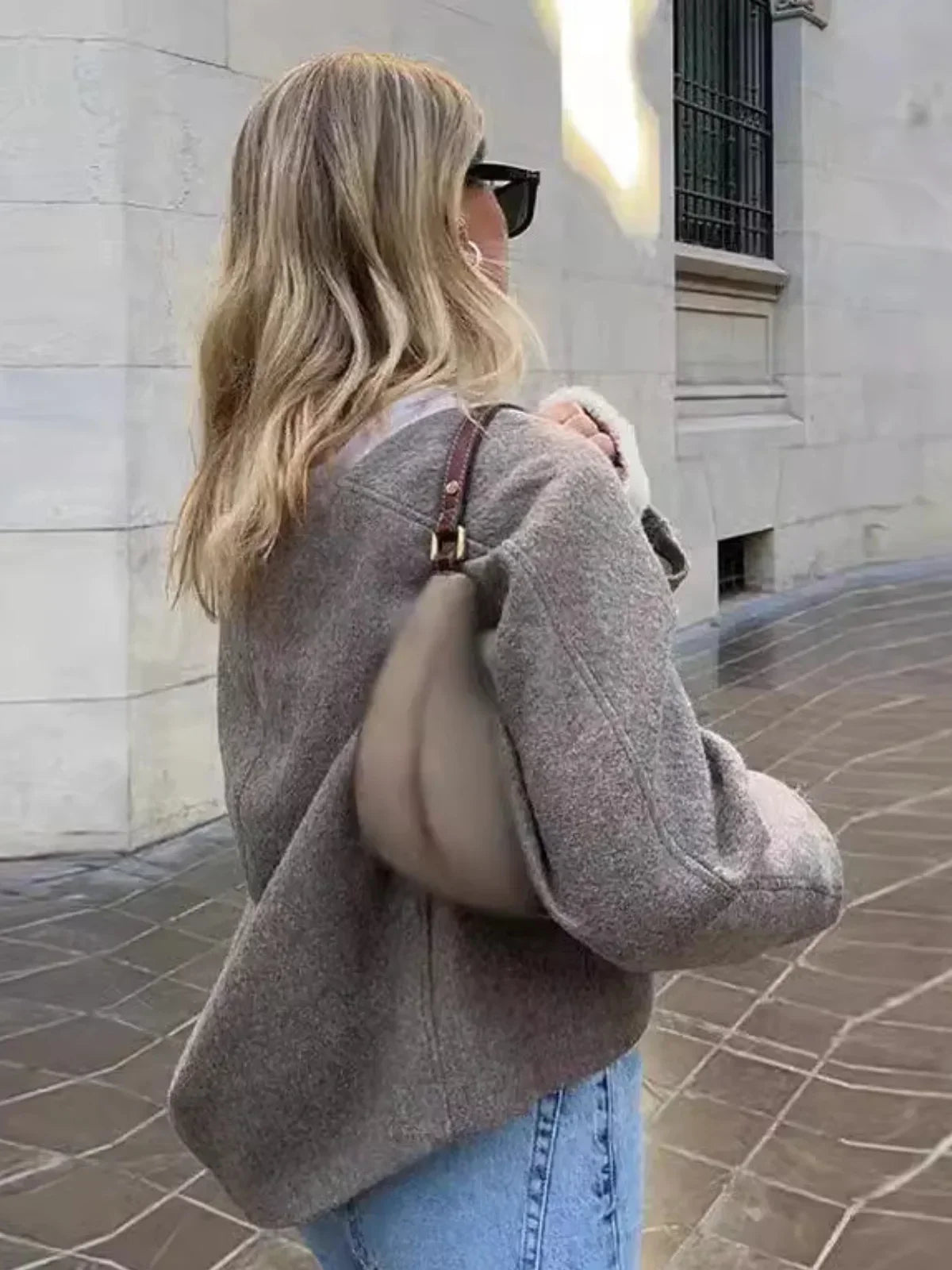 Luvik | Lyhyt nappikiinnitteinen taskujakku