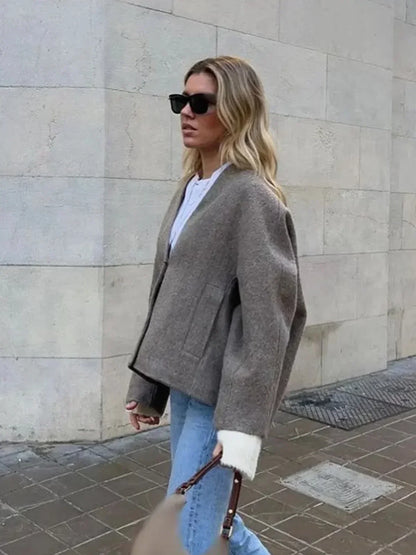 Luvik | Lyhyt nappikiinnitteinen taskujakku