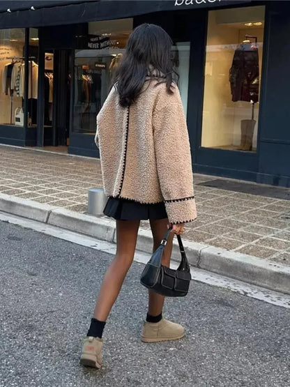 Luvik | Vaatteiden lampaanvillatakki