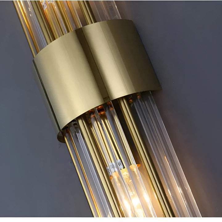 Vegglampe med krystaleffekt – Elegant design med gyllen aksent | Luvikno
