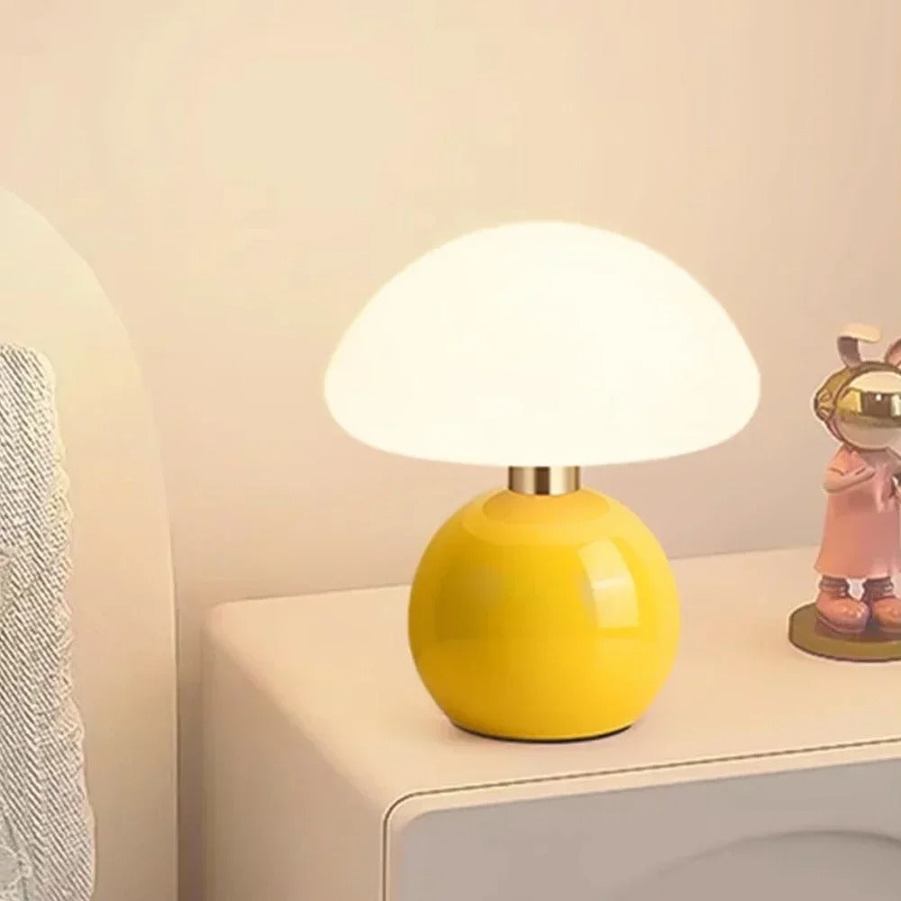 Luvikno | Elegant Krem Bordlampe – Atmosfærisk Belysning for Hjemmet