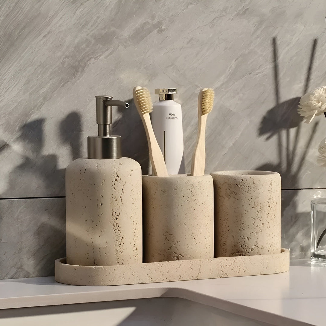 Naturlig stein tannbørsteholder – med såpedispenser og hylle | Elegante baderomsprodukter laget av travertin | Luvikno