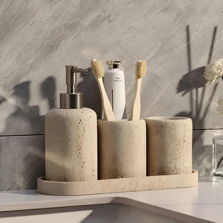 Naturlig stein tannbørsteholder – med såpedispenser og hylle | Elegante baderomsprodukter laget av travertin | Luvikno