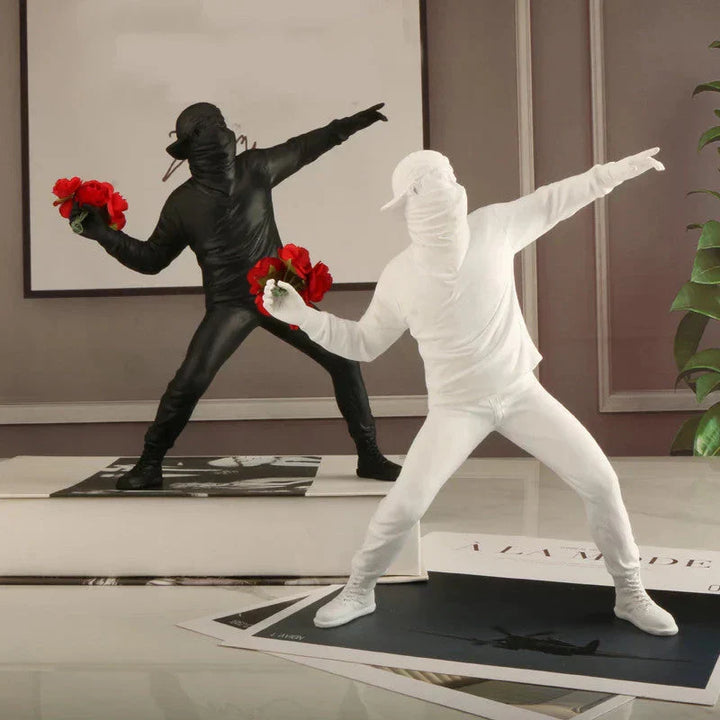 BloomThrower Moderne Flower Thrower Statue Luvikno