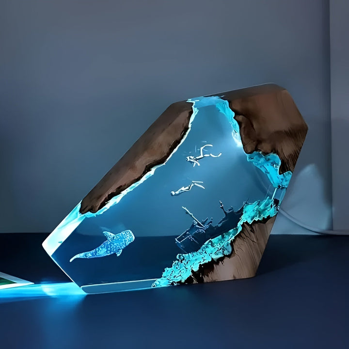 Luvikno | Forfriskende Osean Bordlampe - DeepDive Illumina