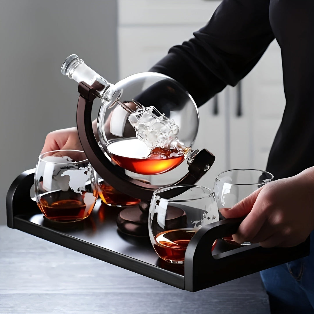 Whisky Karaffel Sett i Globusform – Luviknoyfri Karaffel med Tre Stativ | Inkluderer 2 Whisky Glasser | Luvikno