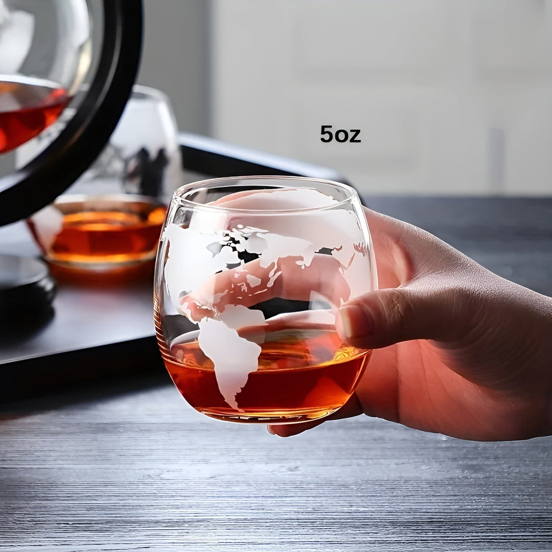 Whisky Karaffel Sett i Globusform – Luviknoyfri Karaffel med Tre Stativ | Inkluderer 2 Whisky Glasser | Luvikno