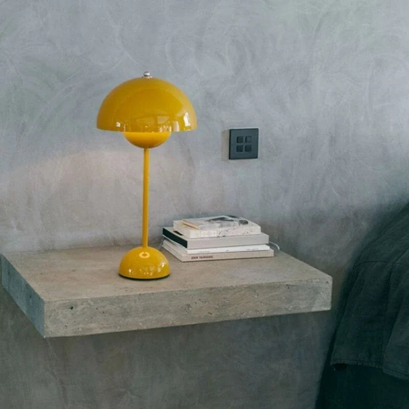 Luvikno | Moderne Bordlampe - dette er USB ADVARSEL