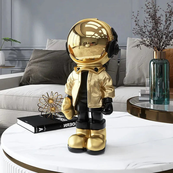 Moderne moderne astronautstatue i gullbelagt harpiksdekor | Luvikno