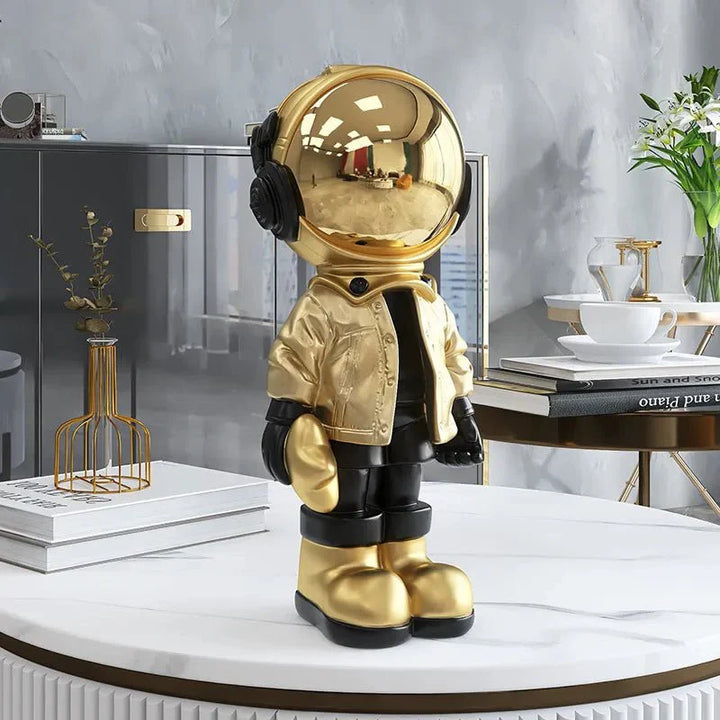Moderne moderne astronautstatue i gullbelagt harpiksdekor | Luvikno