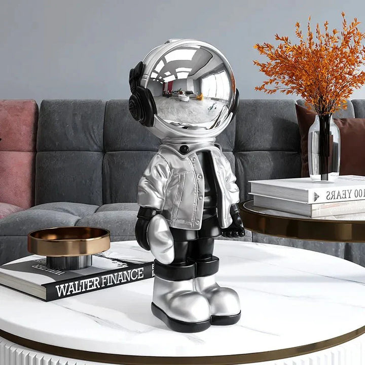 Moderne moderne astronautstatue i gullbelagt harpiksdekor | Luvikno
