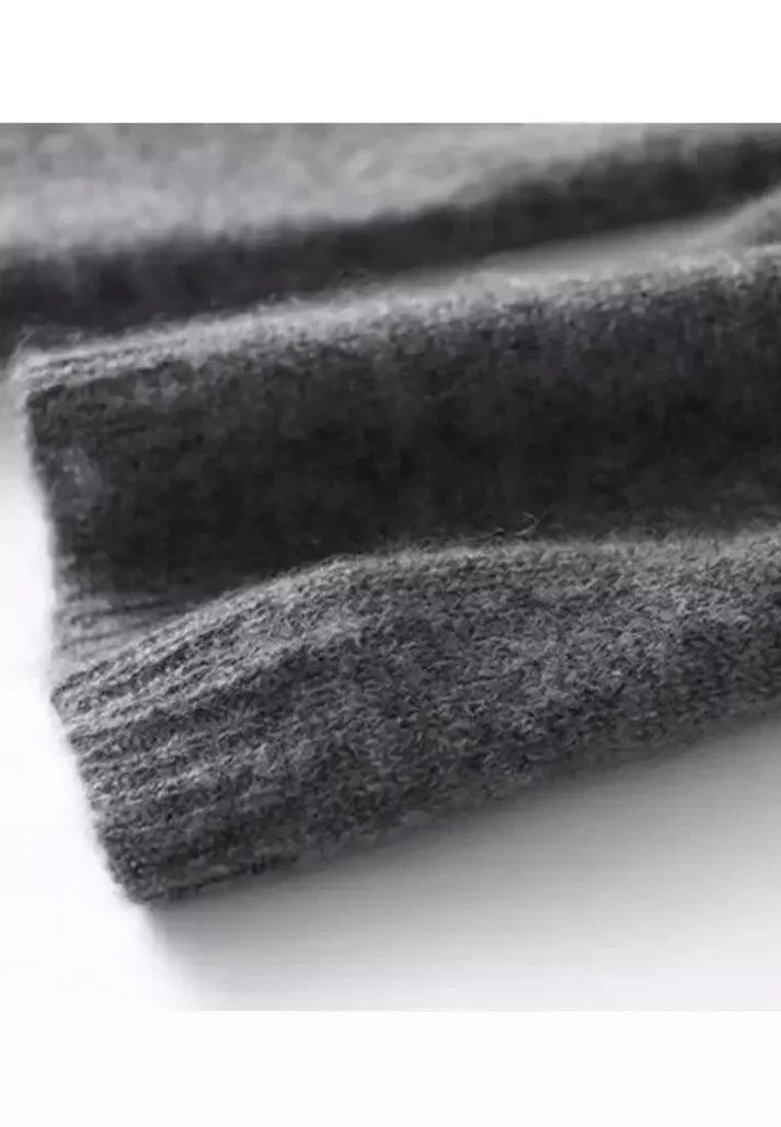 Luvik | Strikket jakke med asymmetrisk knappedesign