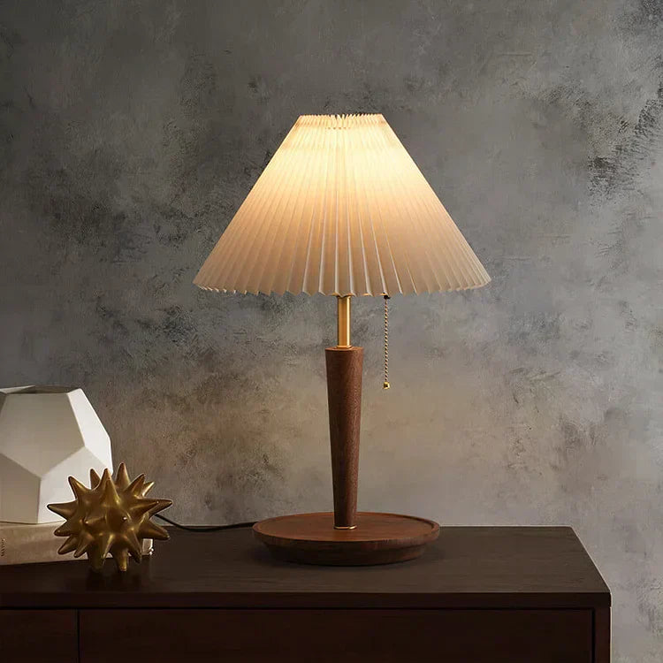 Luvikno | Elegant Vintage Woodly Bordlampe - Bordlampe med Plisert Design