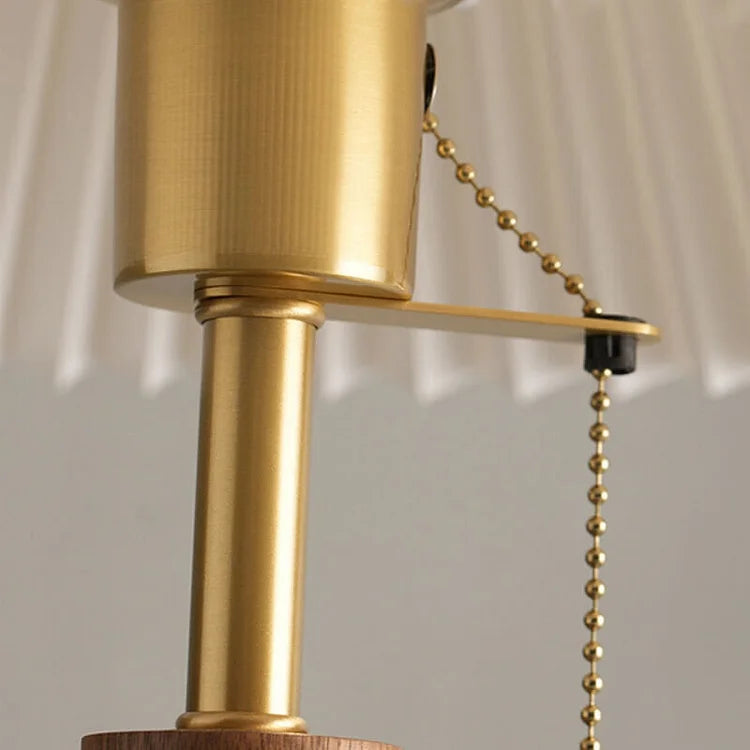 Luvikno | Elegant Vintage Woodly Bordlampe - Bordlampe med Plisert Design