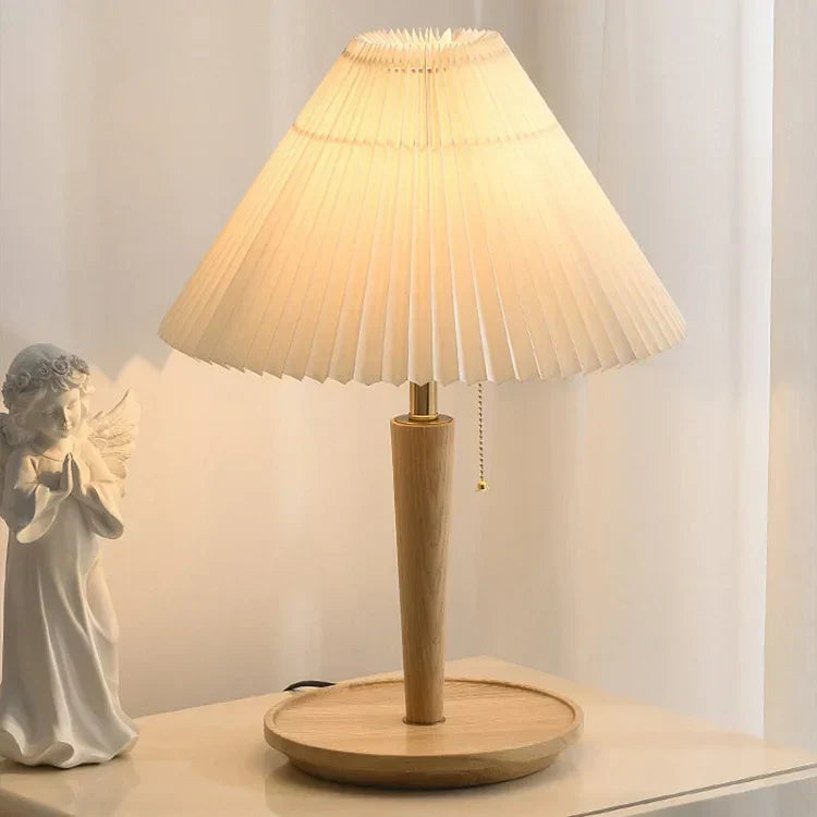 Luvikno | Elegant Vintage Woodly Bordlampe - Bordlampe med Plisert Design