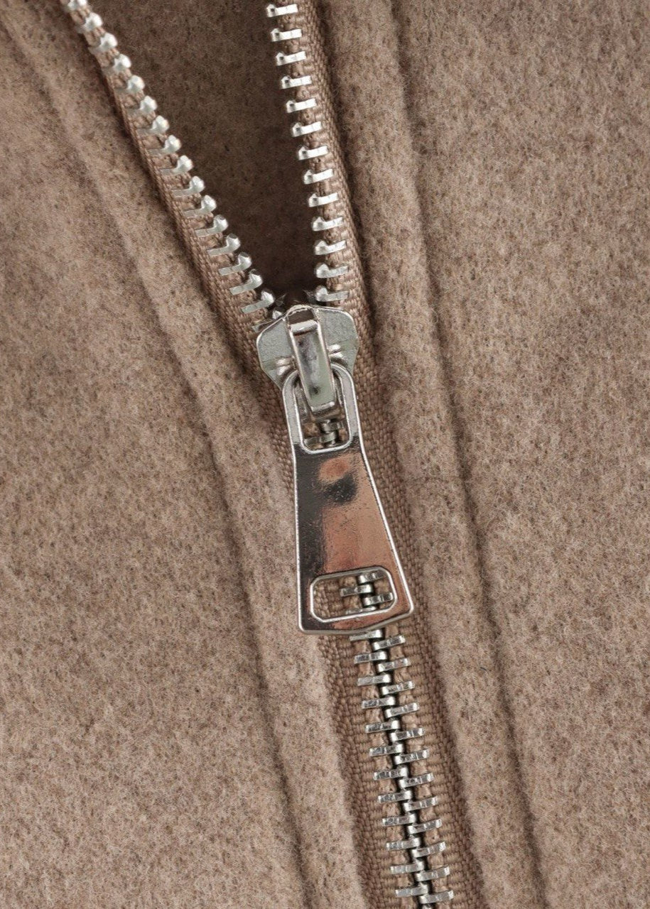 Luvik | Core – Rakenteellinen Vetoketju Villa Seos Takki