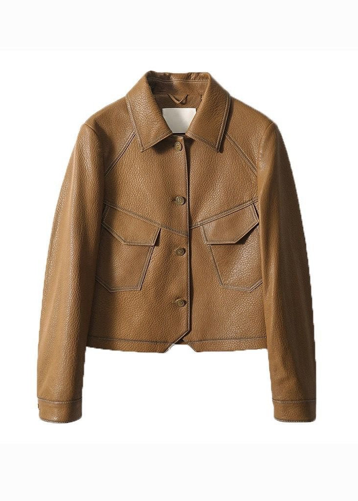 Luvik | Keinonahkatakki – Lyhyt nappilista karamellinruskea