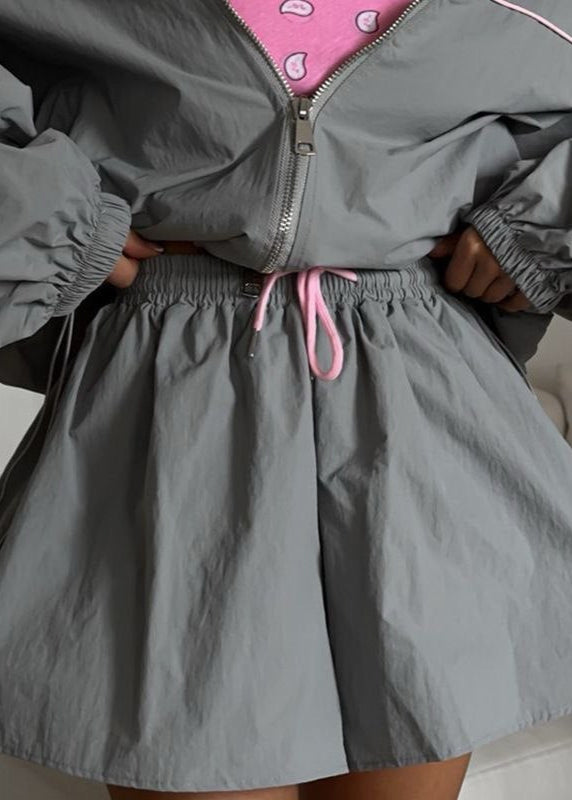 Luvik | Tuulitakki Sarja – Ylisuuri Vetoketjuhuppari & Korkeavyötäröiset Shortsit