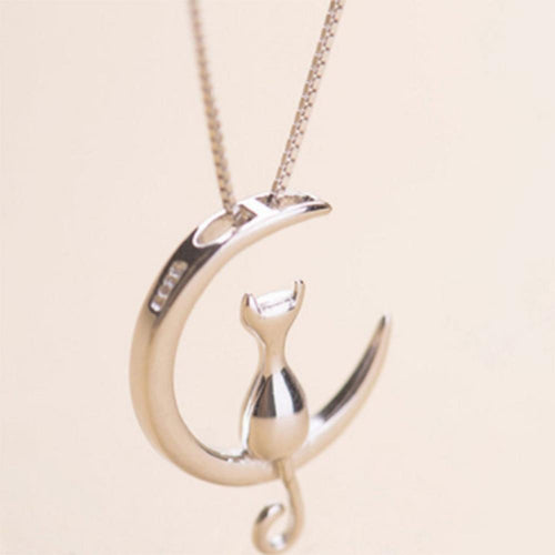 Kat - Moon Swing Necklace | Luvikno