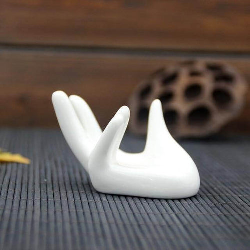 Håndformet keramisk eggkoppholder | Luvikno