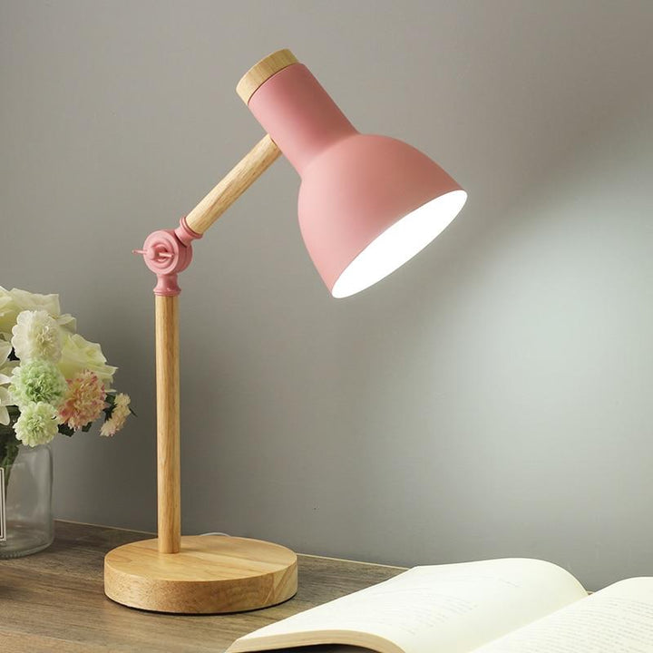 Trekantet skandinavisk bordlampe - LumiNord | Luvikno