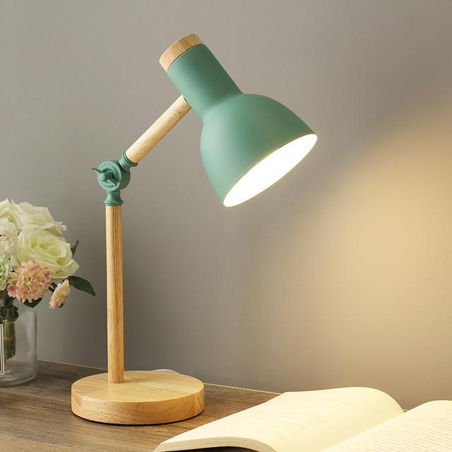 Trekantet skandinavisk bordlampe - LumiNord | Luvikno