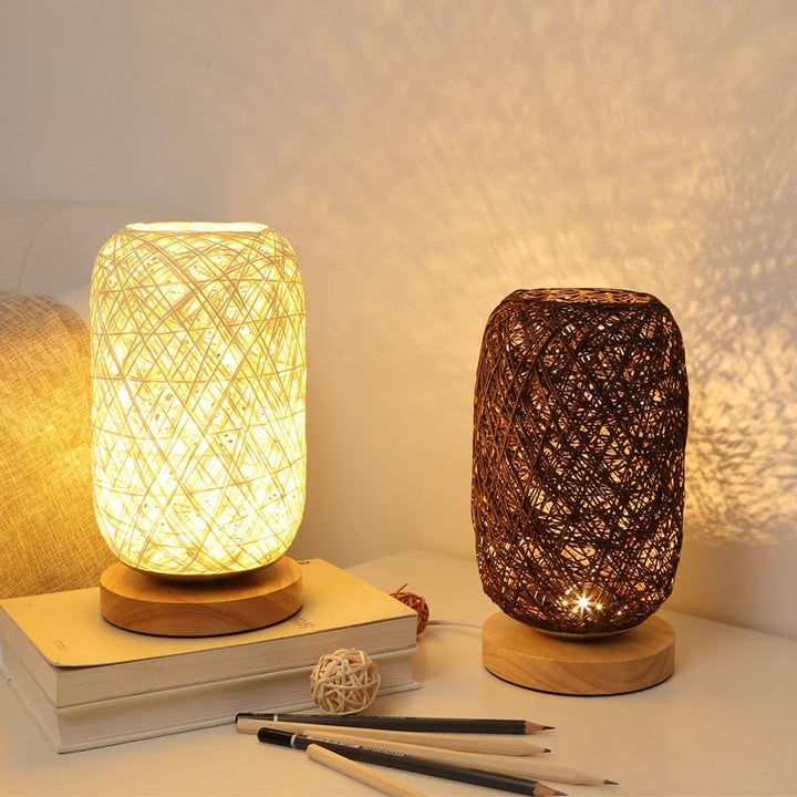 Luvikno | Bordlampe laget av rotangtre
