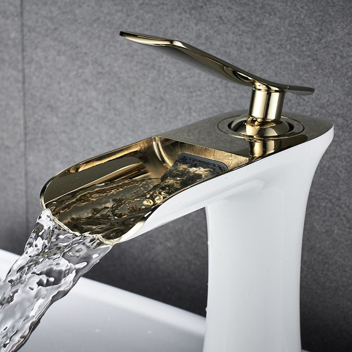 Luvikno | Moderne Fosser Baderomsbatteri – Stilig Design & Elegant Vannstrøm