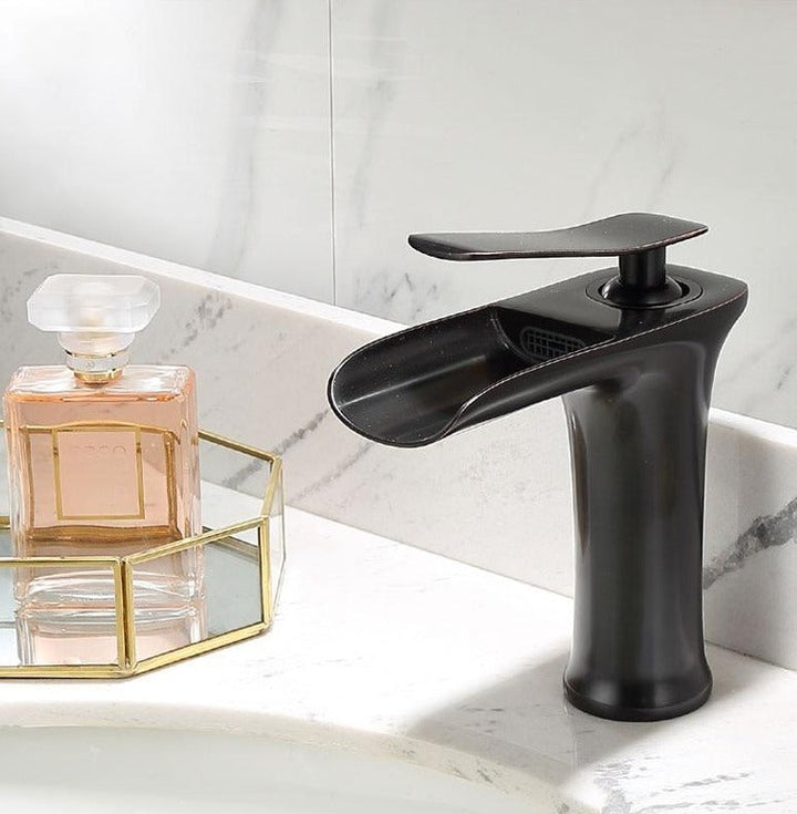 Luvikno | Moderne Fosser Baderomsbatteri – Stilig Design & Elegant Vannstrøm