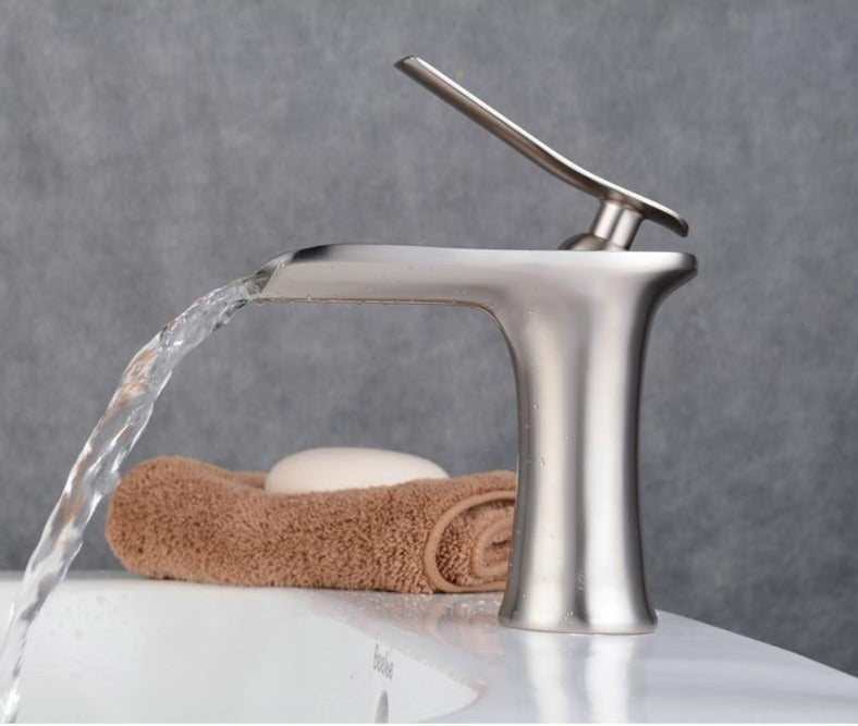Luvikno | Moderne Fosser Baderomsbatteri – Stilig Design & Elegant Vannstrøm
