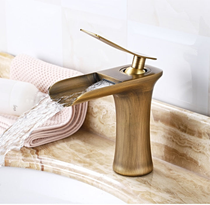 Luvikno | Moderne Fosser Baderomsbatteri – Stilig Design & Elegant Vannstrøm