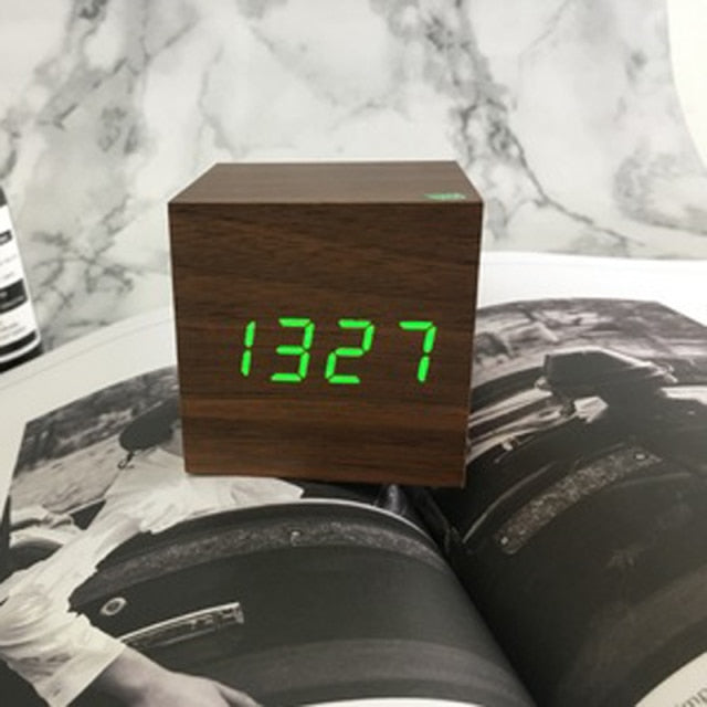 Luvikno | Minimalistisk Digital LED Vekkerklokke med Talekontroll – Elegant Design og Klart Display for Uanstrengte Morgener