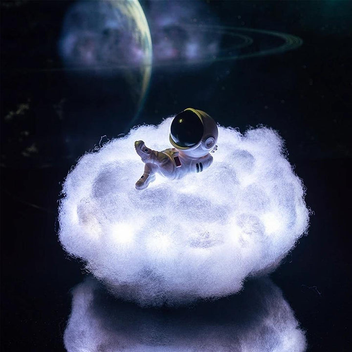 Astronaut Fargerike Skyer Nattlys | Luvikno