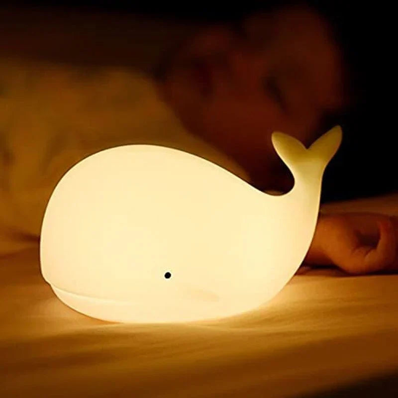 Luvikno | GlowWhale Nattlampe - Magisk Fargefest for Barn