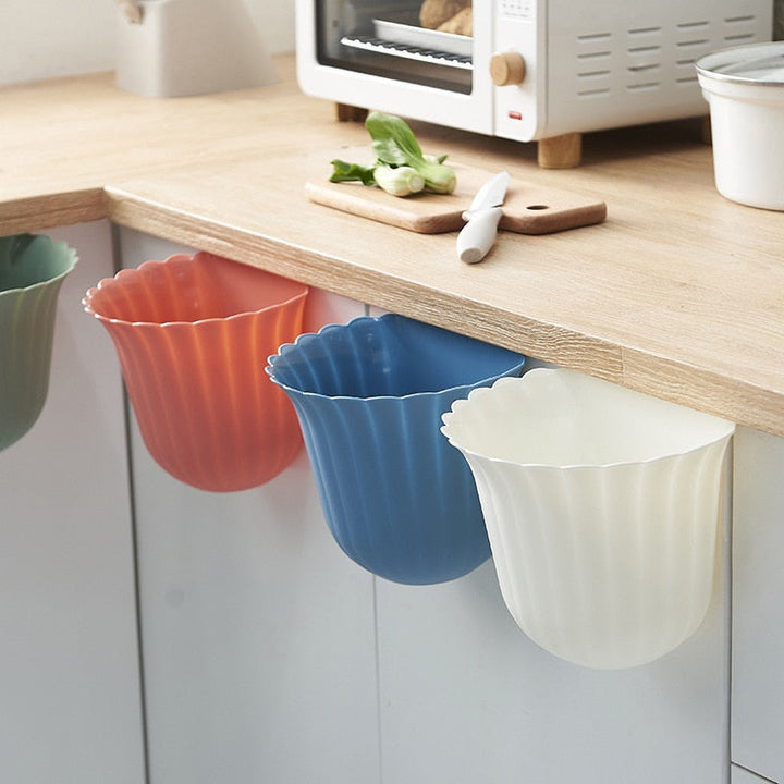 Nordic Flower Shape Hanging Trash Can | Luvikno